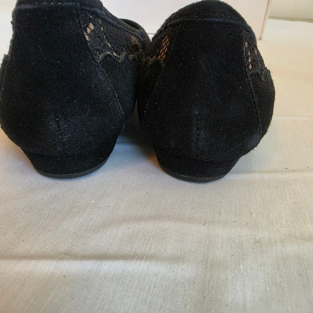 Chicos Black Suede Lace Scalloped Pointed Toe Flats Shoes Womens Size 7.5 M